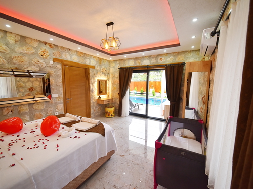 gece  -  Kasım
  | Kalkan Akbel'de Romantik Jakuzili Villa Tatili: Korunaklı Havuz ve Özel Anlar